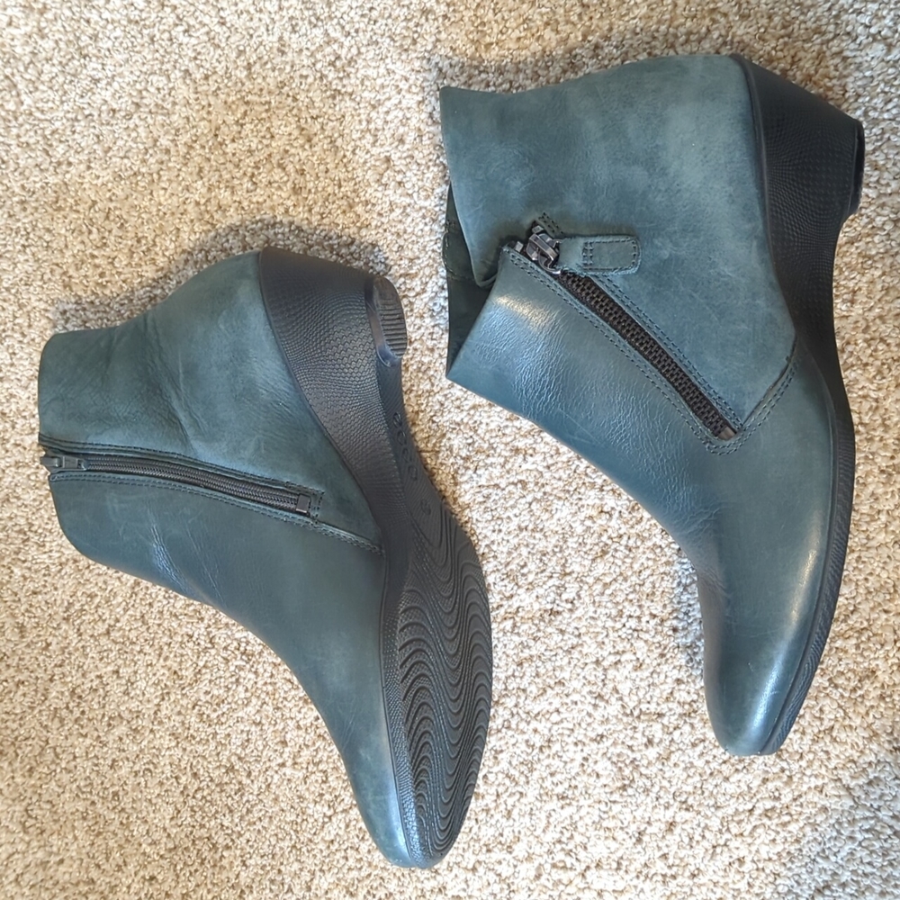 Ecco Booties - Picture 3 of 6